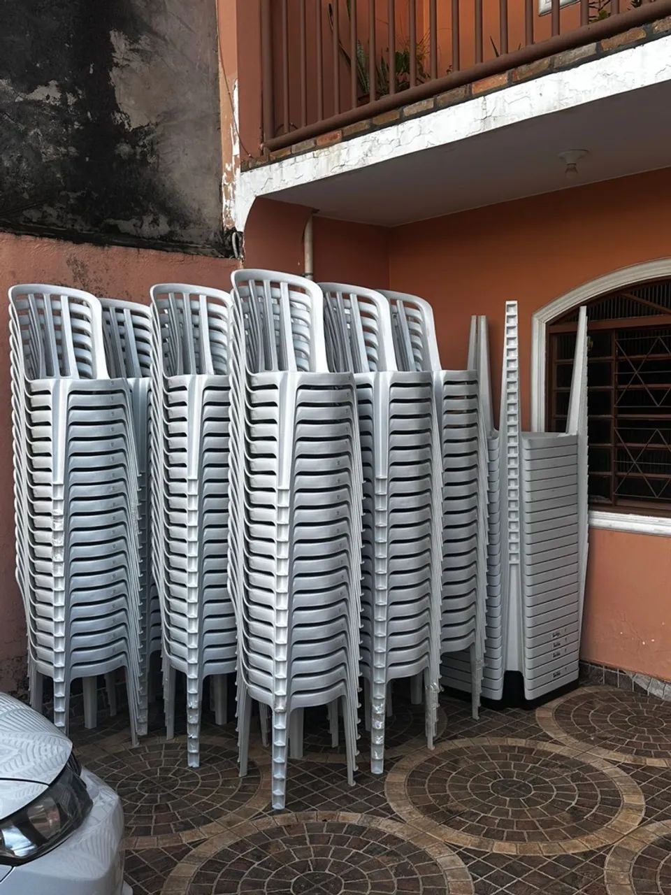 Aluguel de mesas e cadeiras,toalhas 