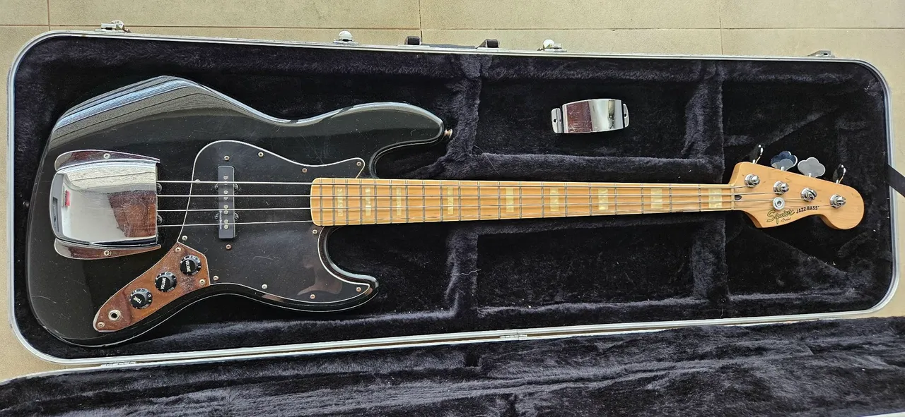 Baixo Squier Jazz Bass 4 Cordas
