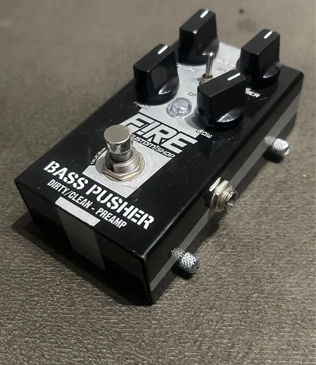 Pedal de Baixo Fire Bass Pusher - Dirty/Clean Preamp