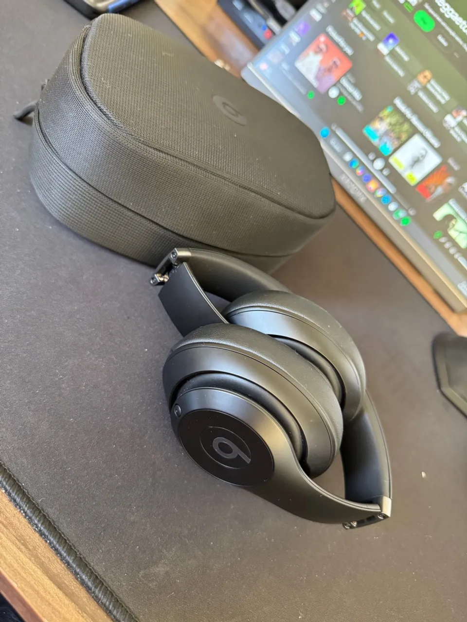 Beats Studio Pro Preto