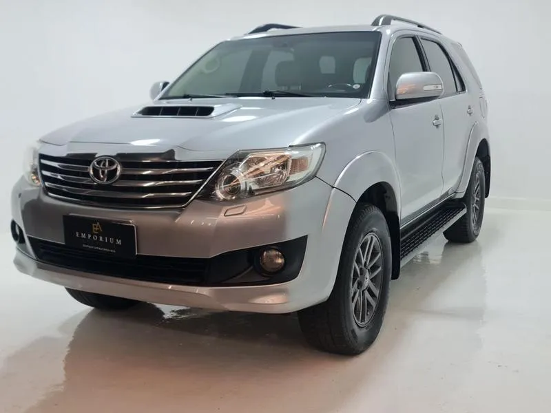 TOYOTA HILUXSW4 SRV4X4 2015