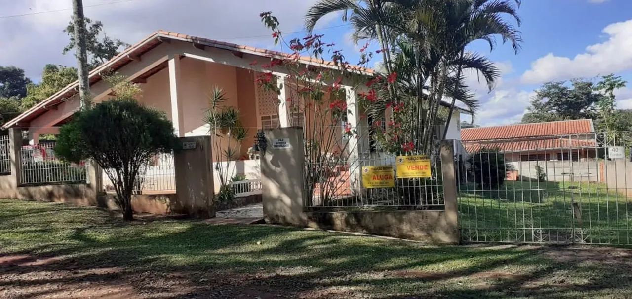 Casa em Avenida das Laranjeiras - Jardim São Pedro - Águas de Santa Bárbara/SP