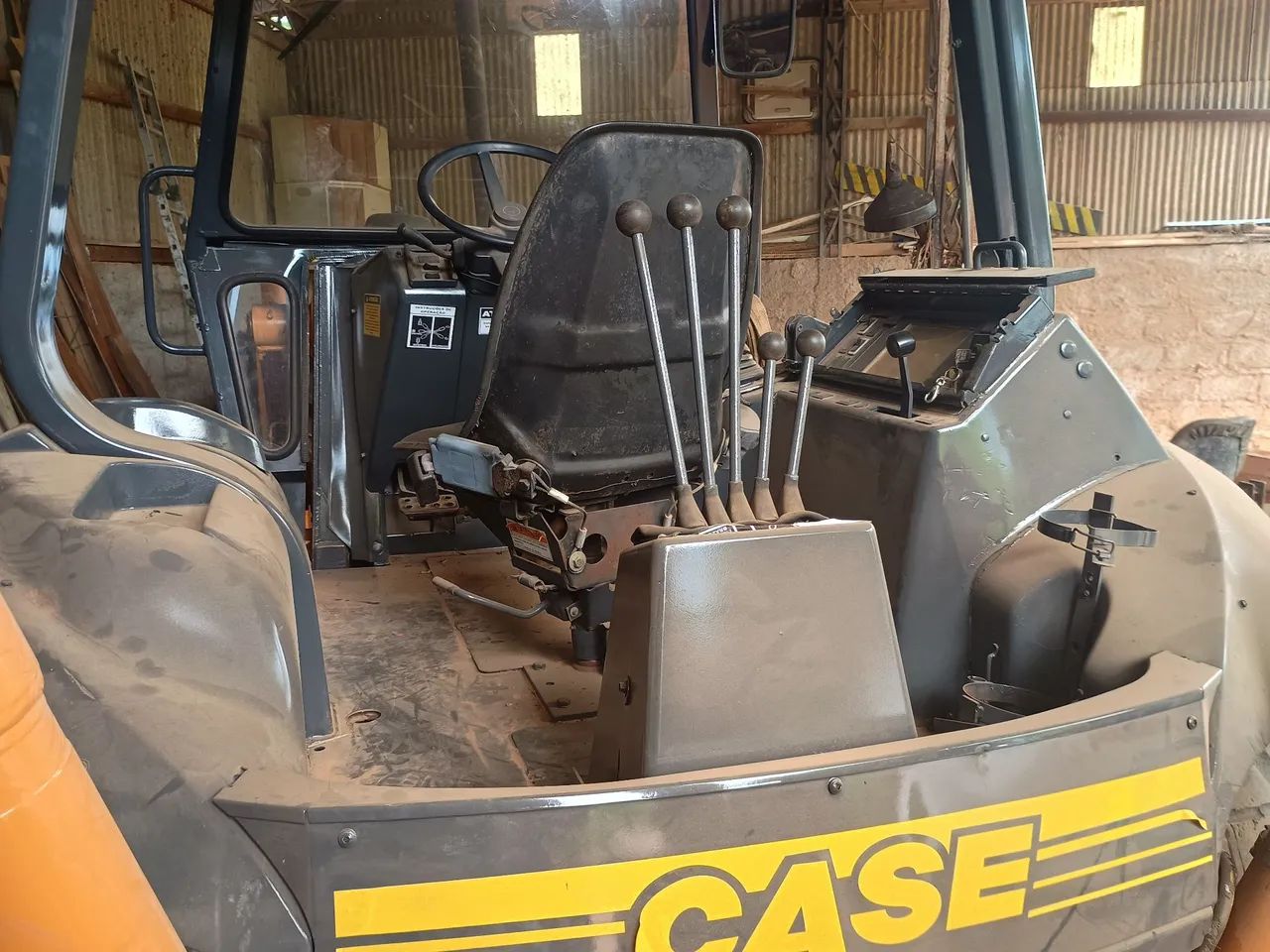 Retroescavadeira Case 580L - Máquina Potente e Confiável - Foto 4