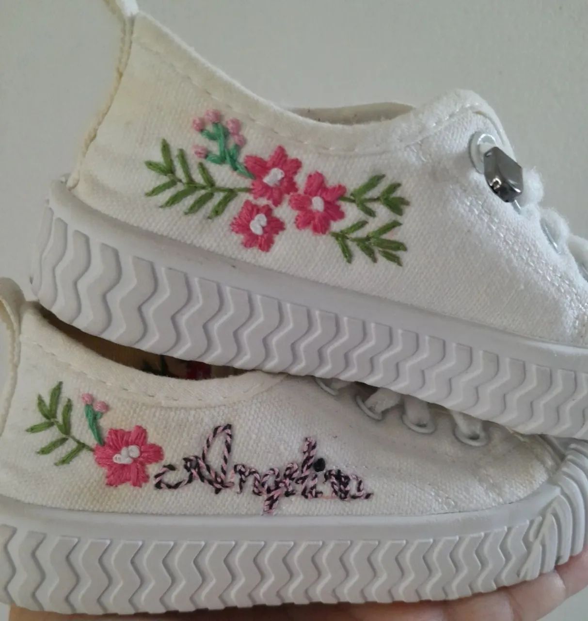 Tênis Bordados à Mão Personalizados  - Foto 6