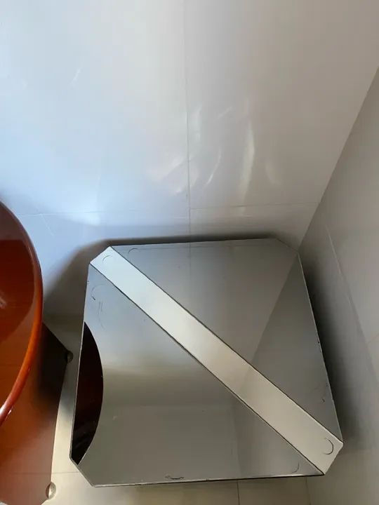Mesa de canto espelhado 