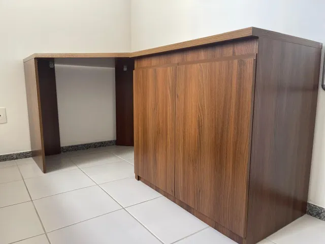 MESA DE ESTUDO + ARMÁRIO 2 PORTAS