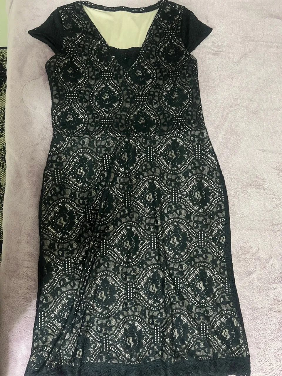 Vestido preto de renda