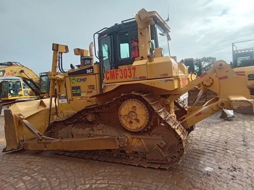 Trator de Esteira Caterpillar D6T