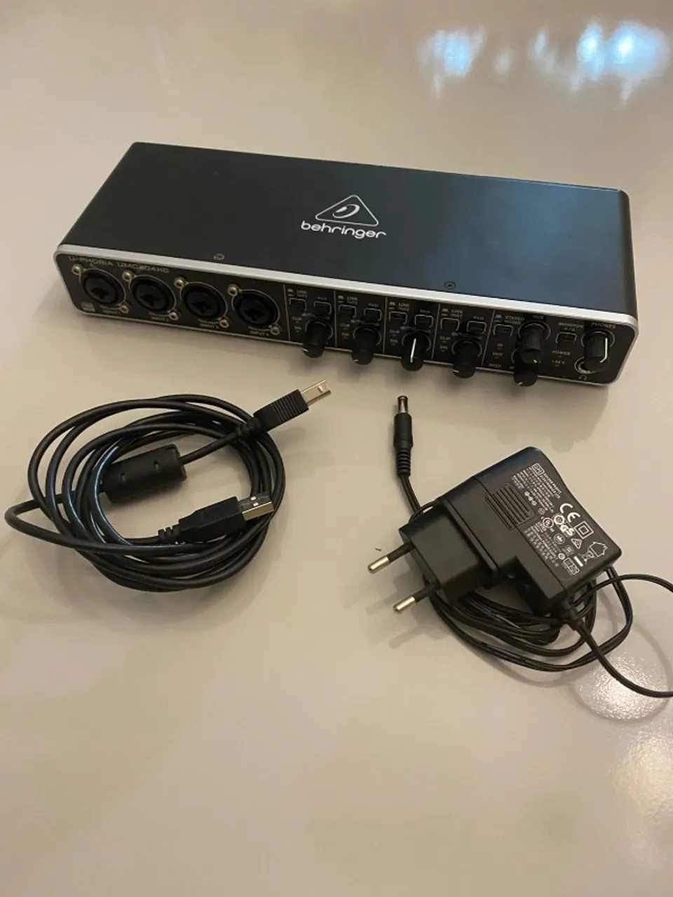 INTERFACE DE AUDIO BEHRINGER UMC404HD 127/220V 2ª GERAÇÃO
