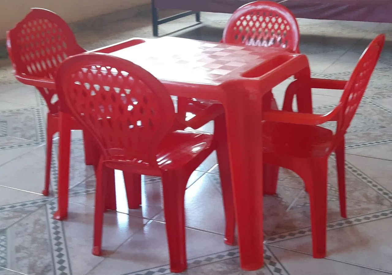 CONJUNTO DE MESA E CADEIRAS INFANTIS DA MARCA TRAMONTINA - Foto 2