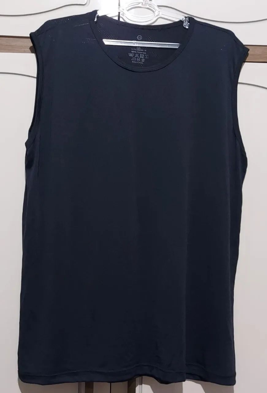 camiseta regata sem manga estampada preta hollister - Foto 2