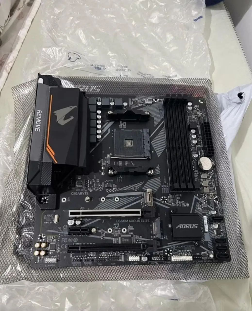 Placa-Mãe Gigabyte B560M Aorus Elite