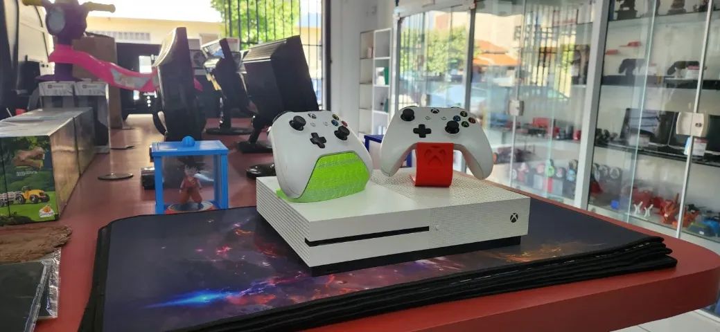 One S 500gb com 2 controles - Foto 2