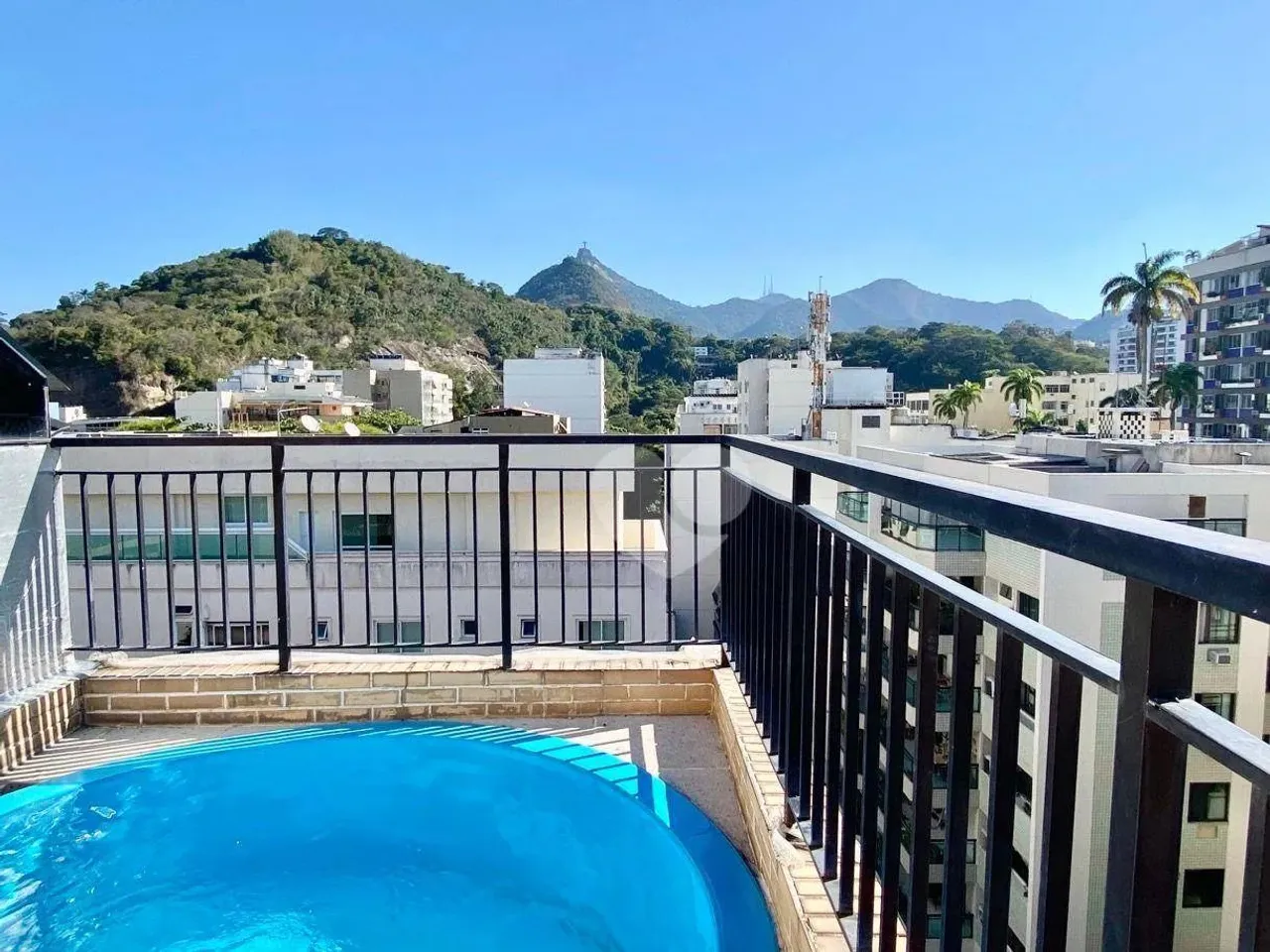 Cobertura com terraço, piscina, varanda, 4 quartos, suíte, 2 vagas à venda, 205 m² por R$