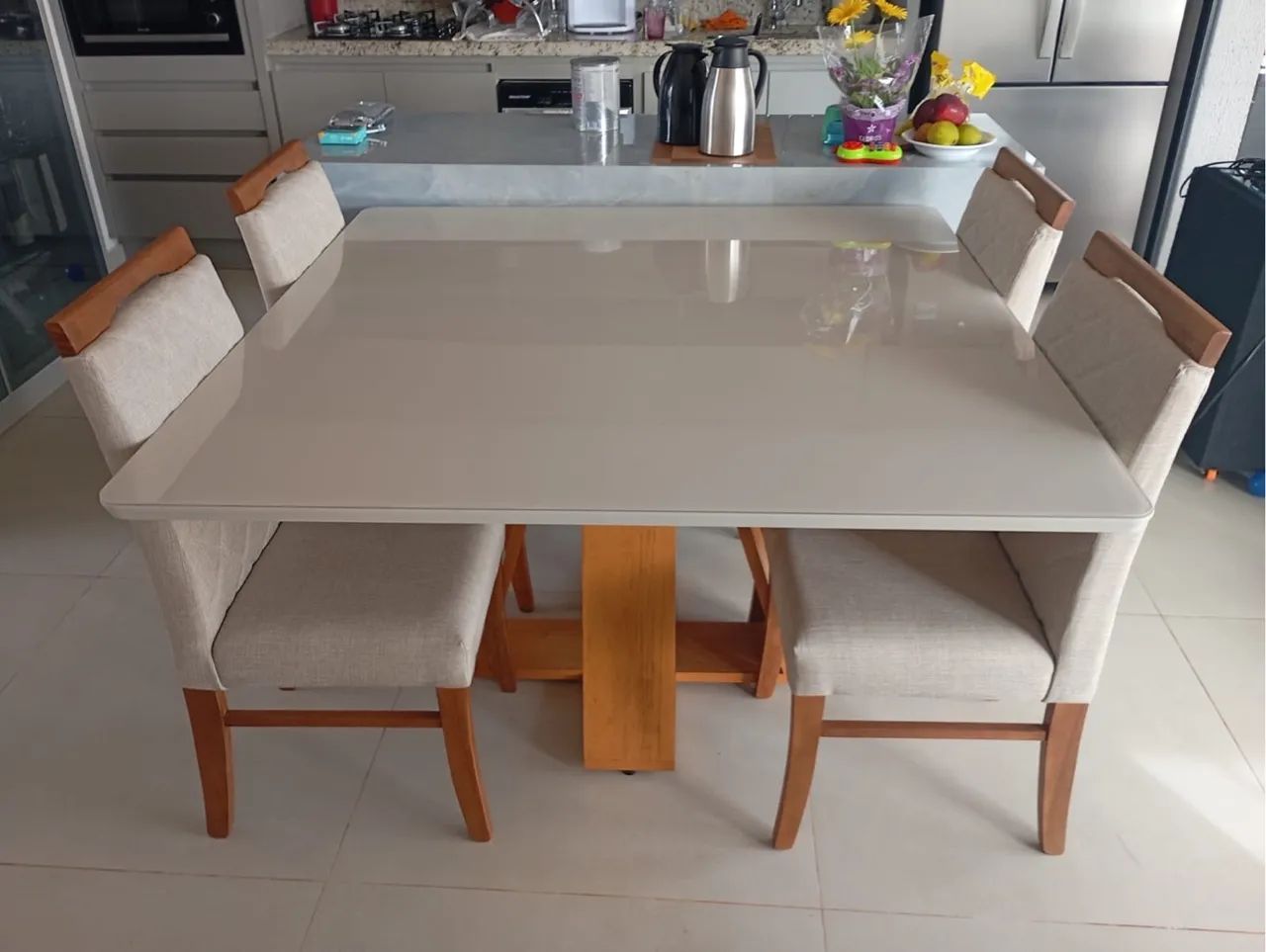 Mesa de Jantar Elegante com Cadeiras linda madeira  - Foto 2
