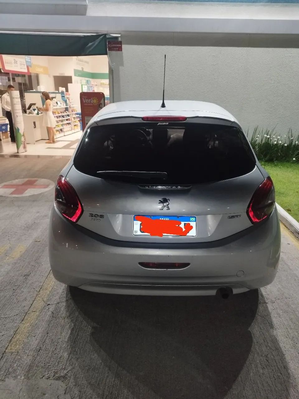 Peugeot 208 2018 1.2 troco em moto - Foto 3