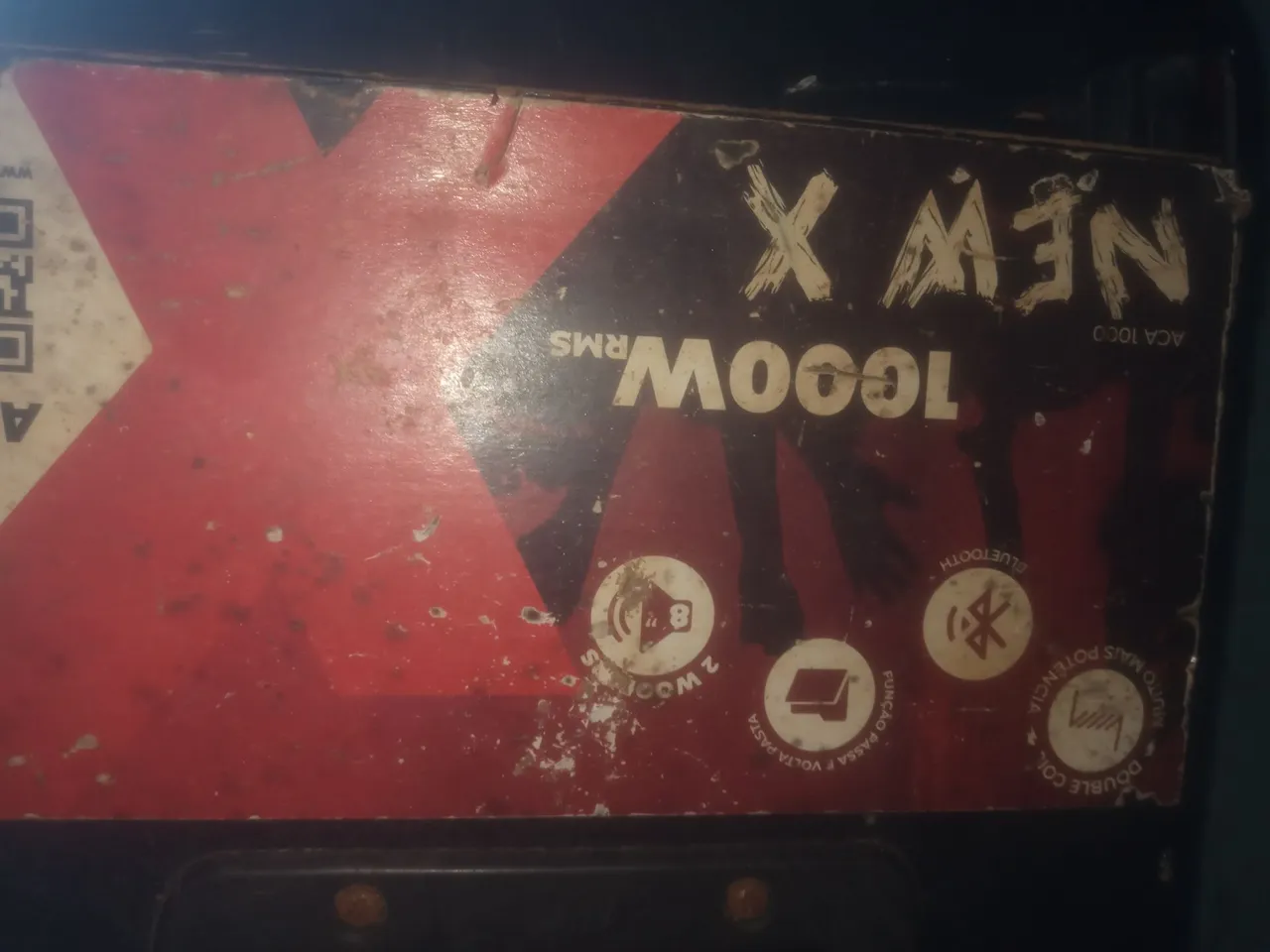 Vende-se caixa de som para conserto Mas ainda ela liga e sai som fui tirada na Bemol