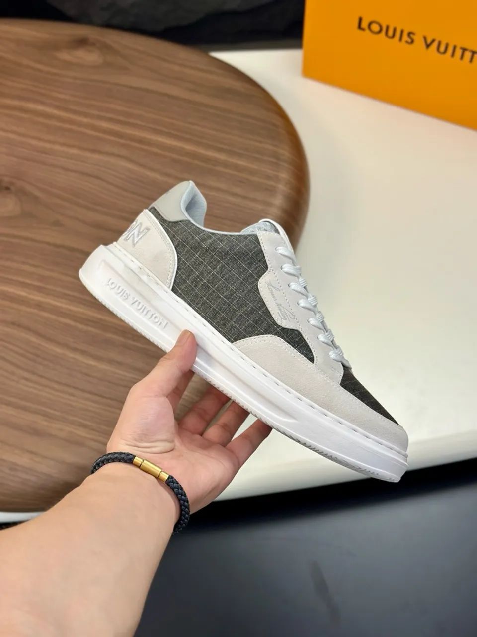 Tênis Louis Vuitton - S25  - Foto 2