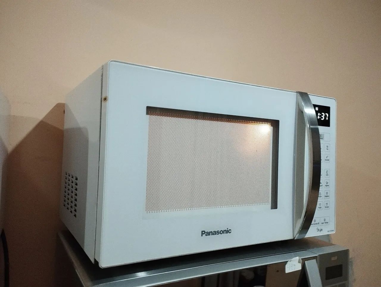 Microondas Panasonic Style 32 Litros Alça em Inox e Timer Branco - Foto 4