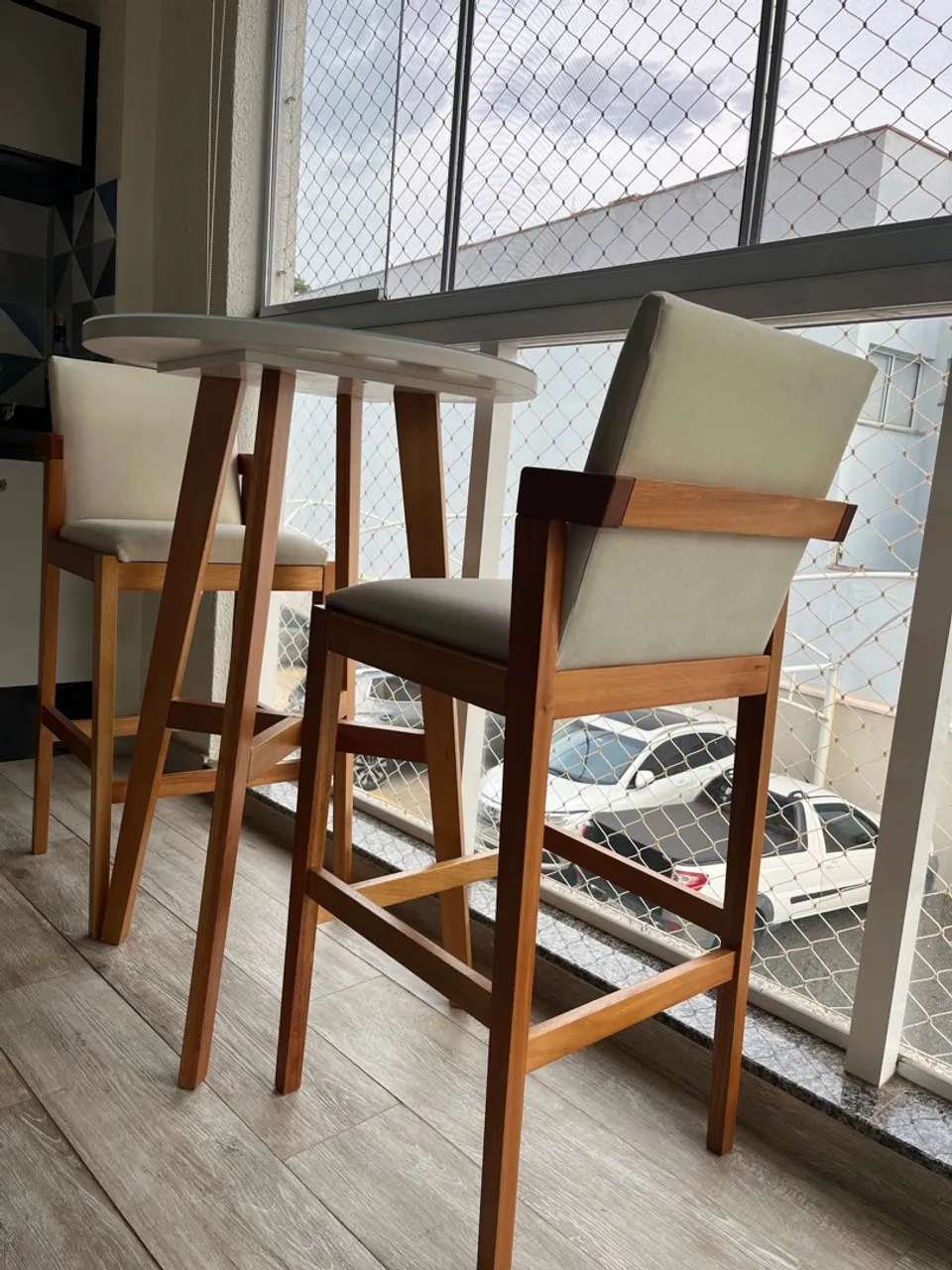 Conjunto de mesa bistrô com banquetas