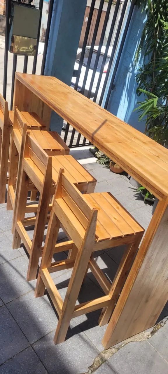 Aparador + banquetas 