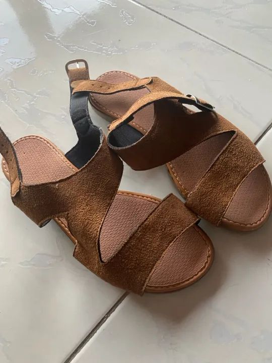 sandália rasteira marron com fivela 35 nova 10/10 - Foto 3