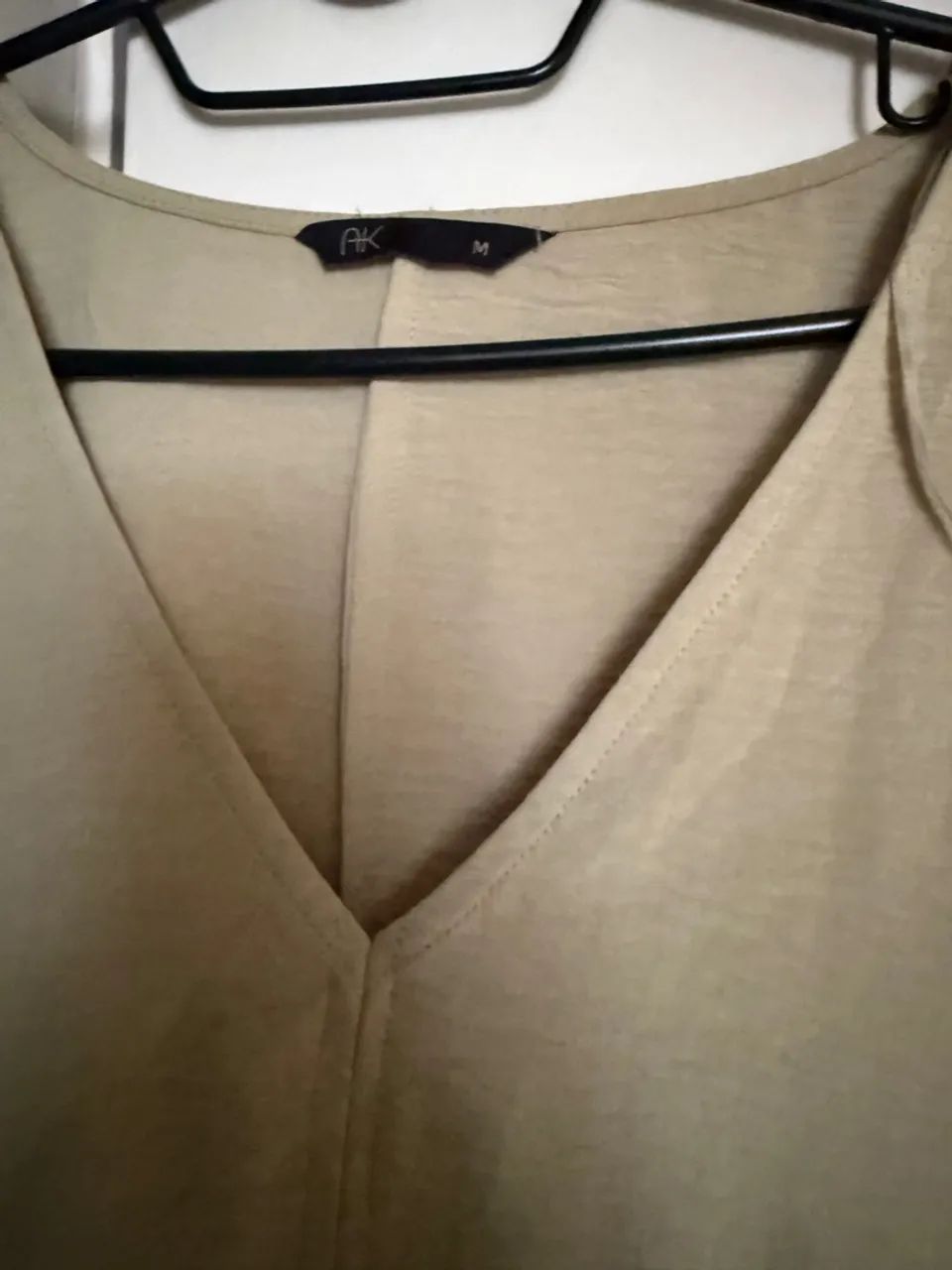 Blusa verde com decote em V - Foto 2
