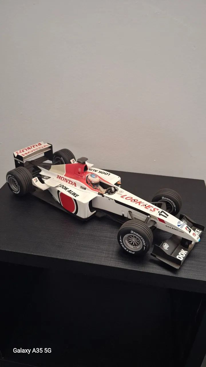 Miniatura Fórmula 1 Honda BAR 006 - Takuma Sato. Escala 1:18