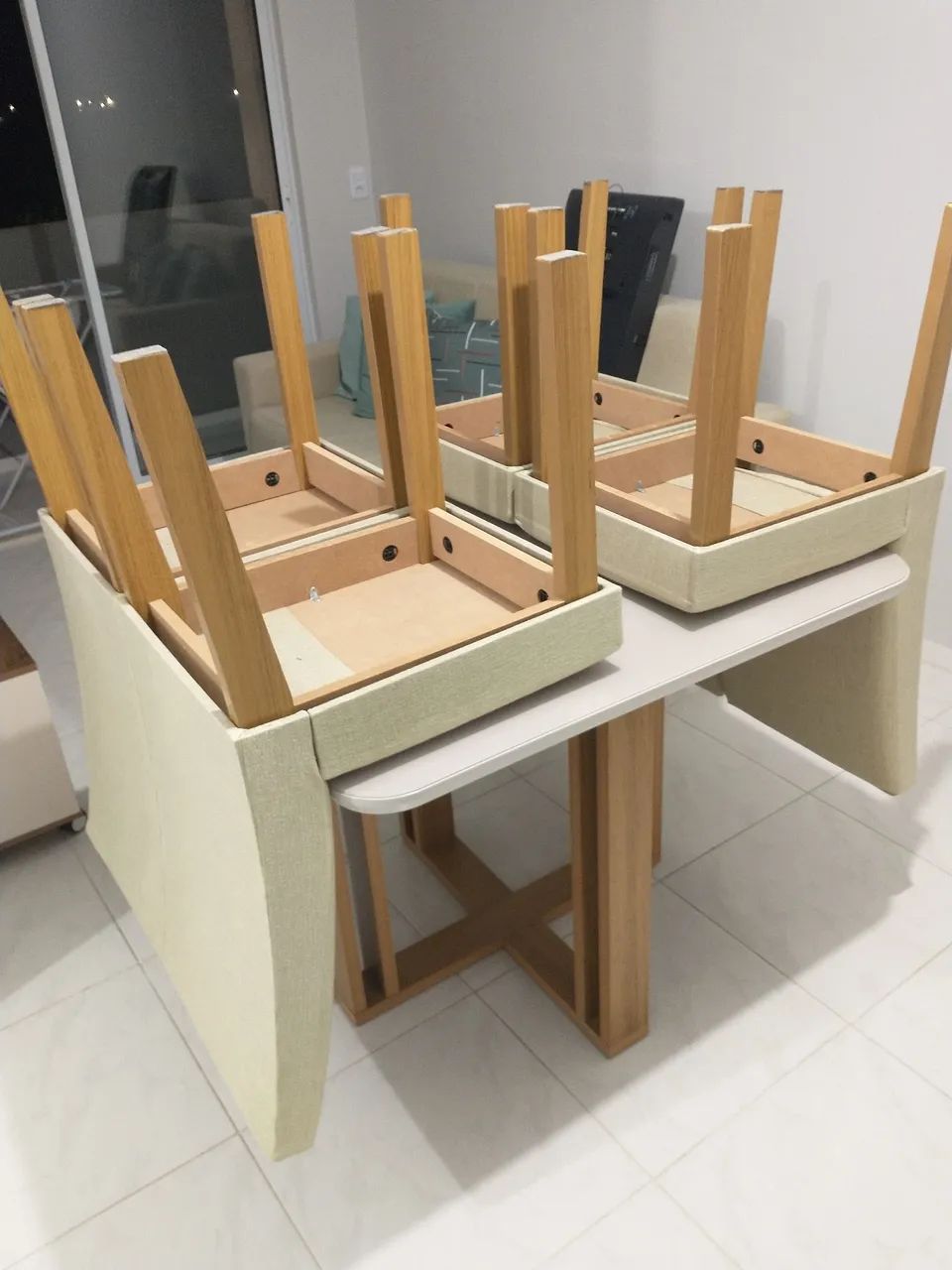 Dining table with 4 chairs64386065376643121