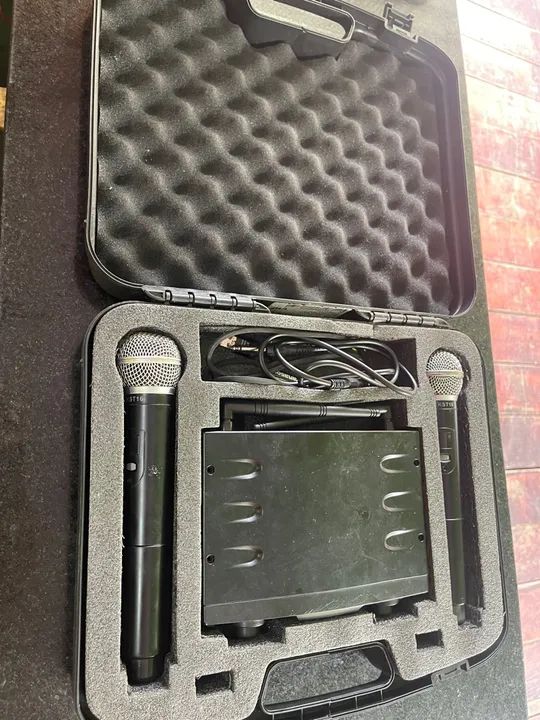 Kit de Microfone Sem Fio - 2 Microfones + Receptor