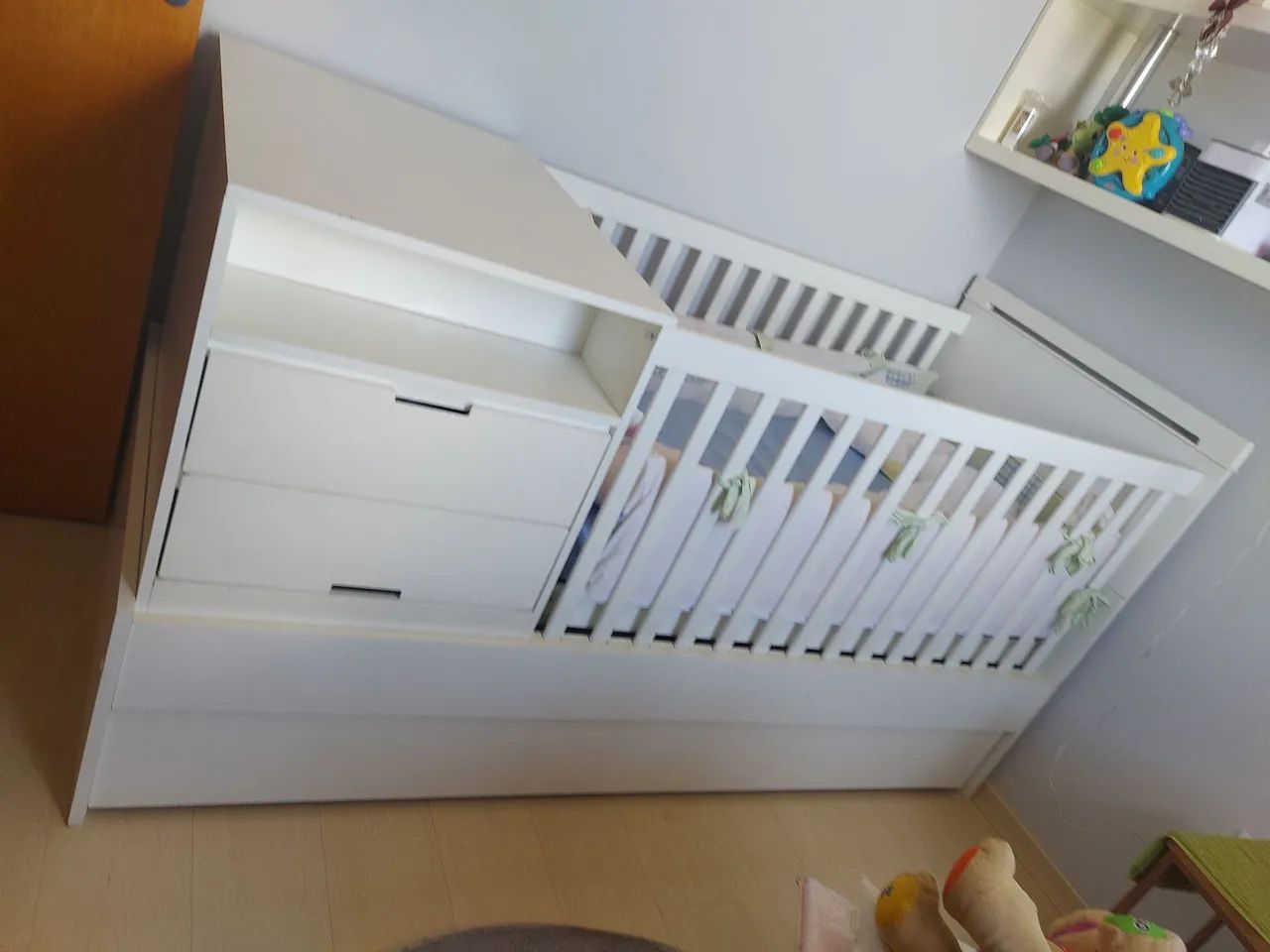 Berço Multifuncional, com cama auxiliar e trocados. Brinde colchão bebê novo. - Foto 3