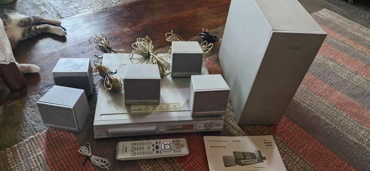 DVD home teather Philips hts3090 completo 5 caixinhas 1 subwoofer controle. Nao tem hdmi