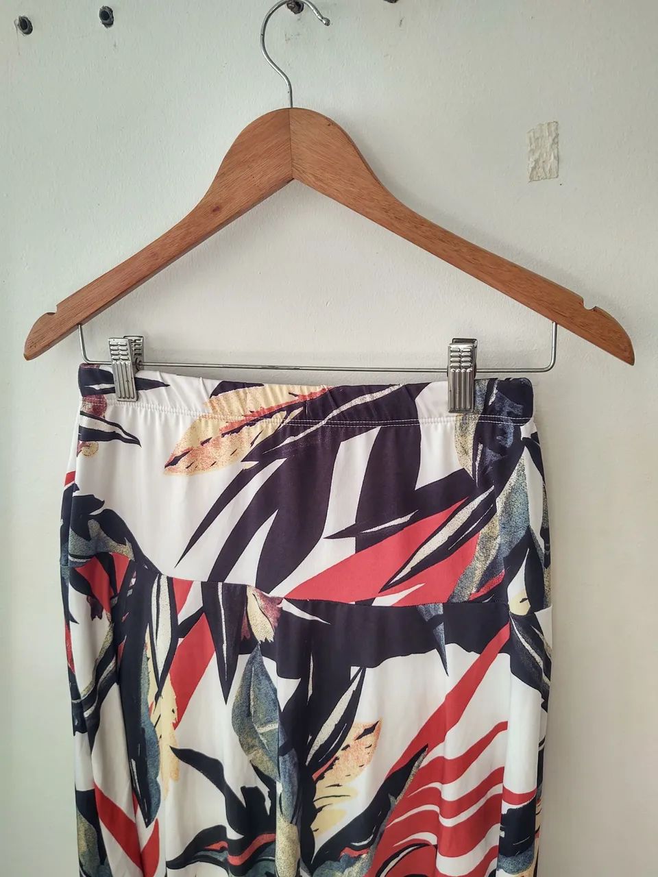 Saia estampada com design assimétrico - Foto 2