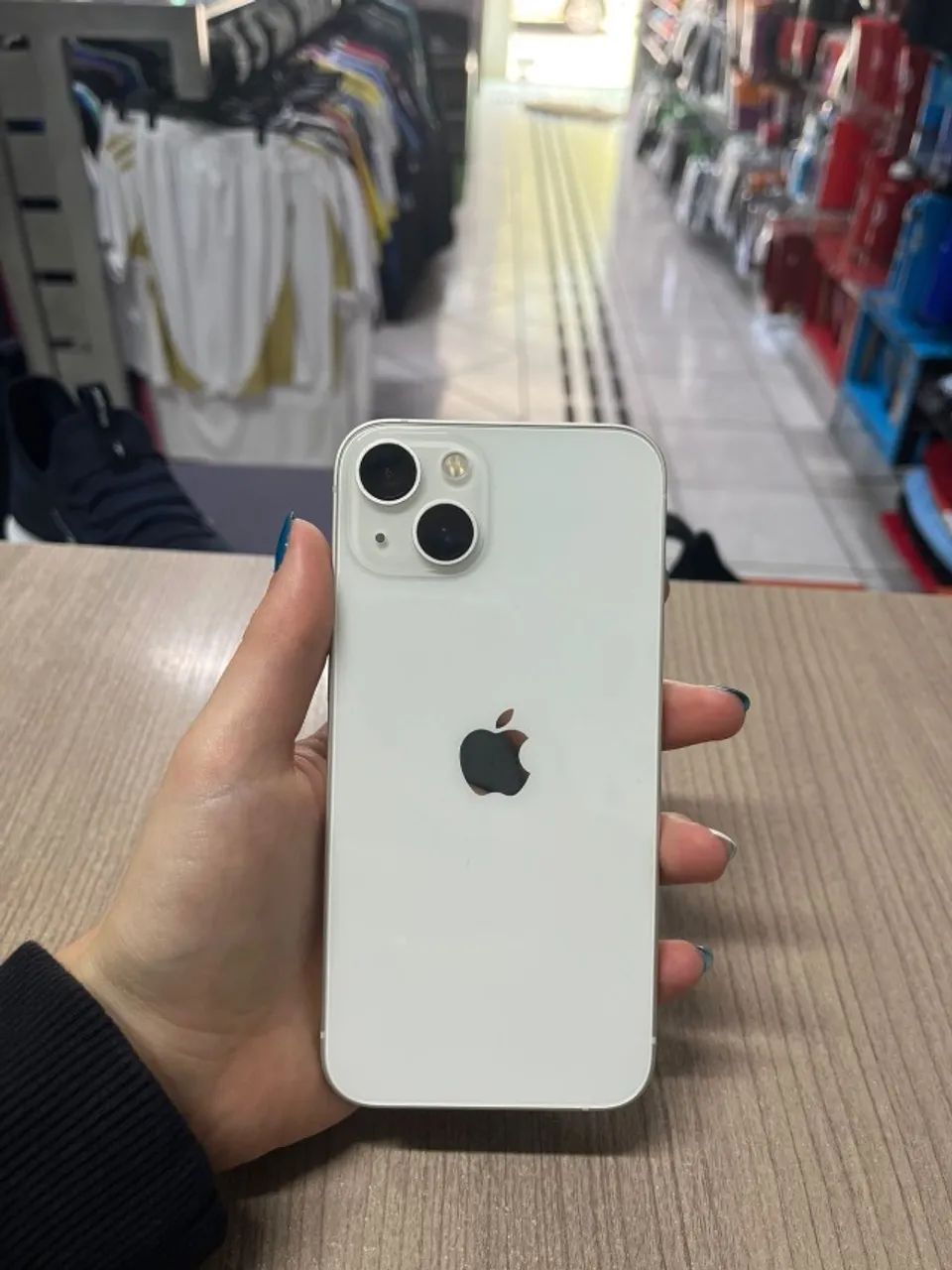 Iphone 13 + 4 capinhas novas e um fone com fio original Apple