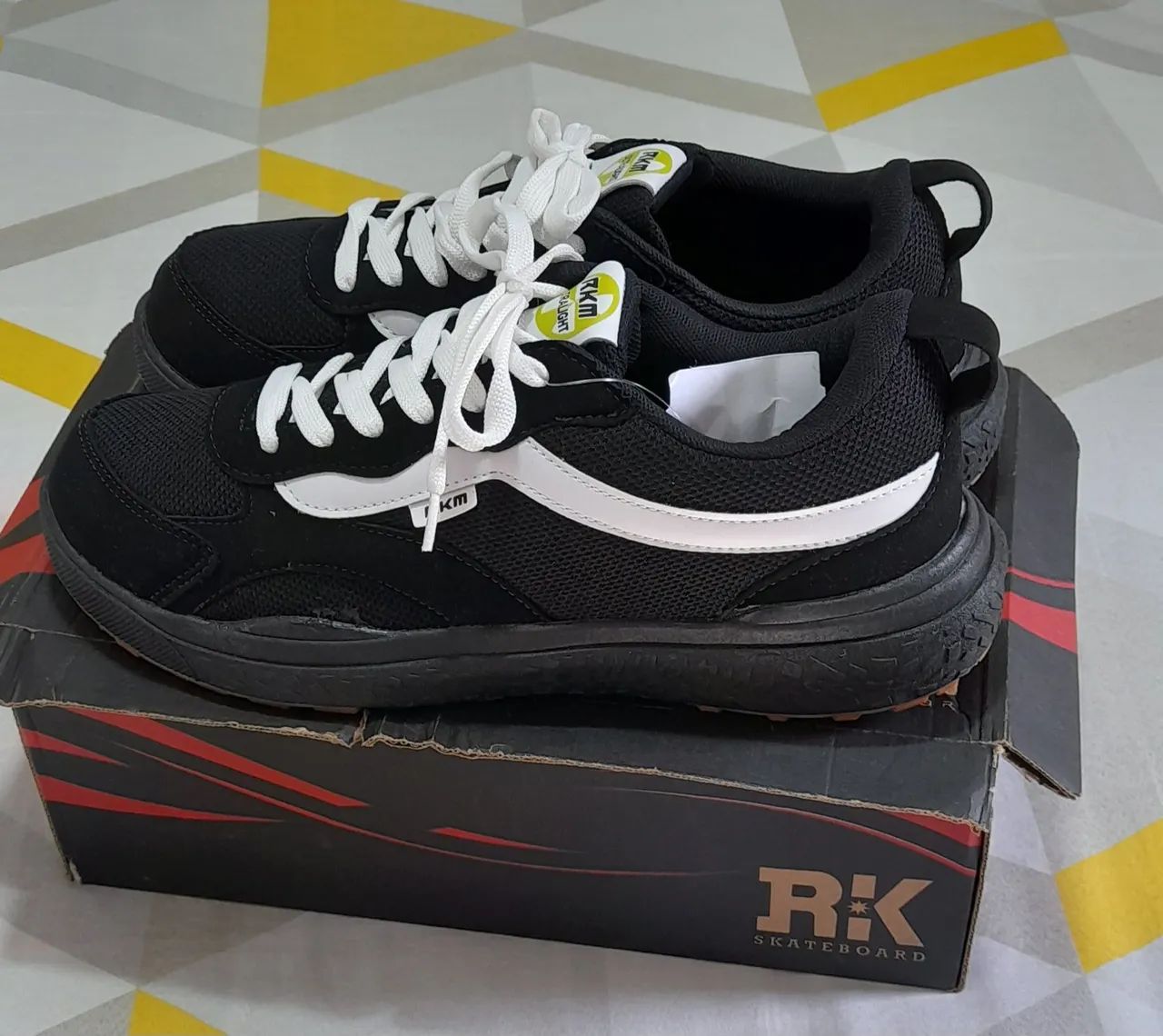 Tênis RKM Ultralight Preto com Branco - Foto 3