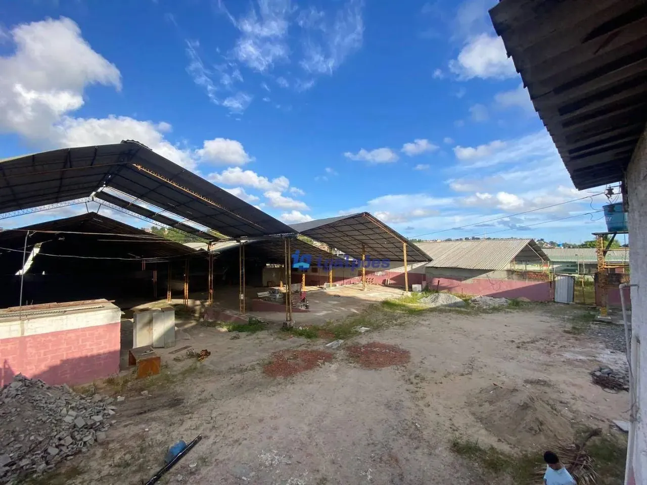 Terreno com 3.000 m², parcialmente coberto em Passarinho, Recife - PE