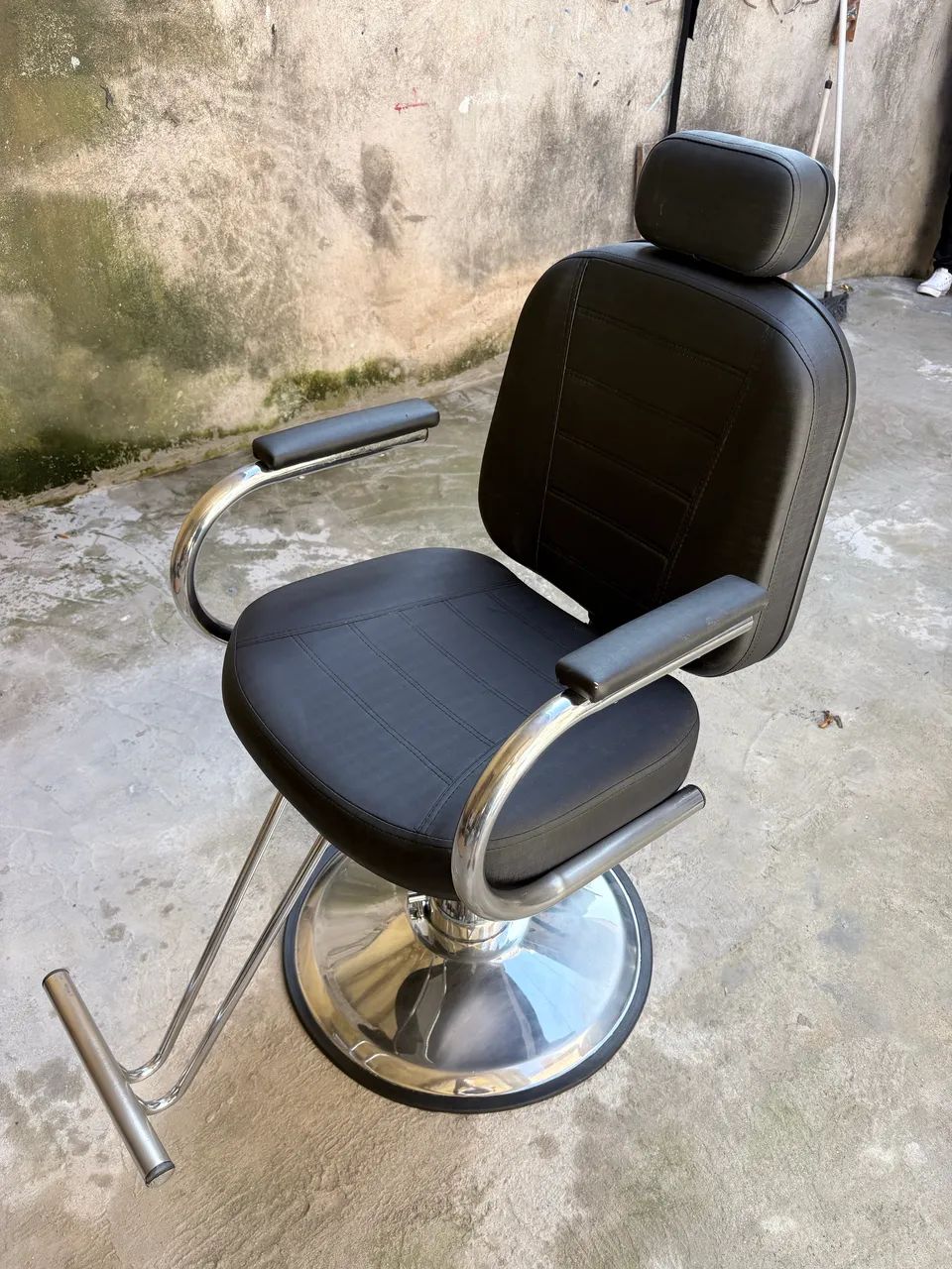 Vendo par de cadeira reclinavel barbearia  - Foto 2