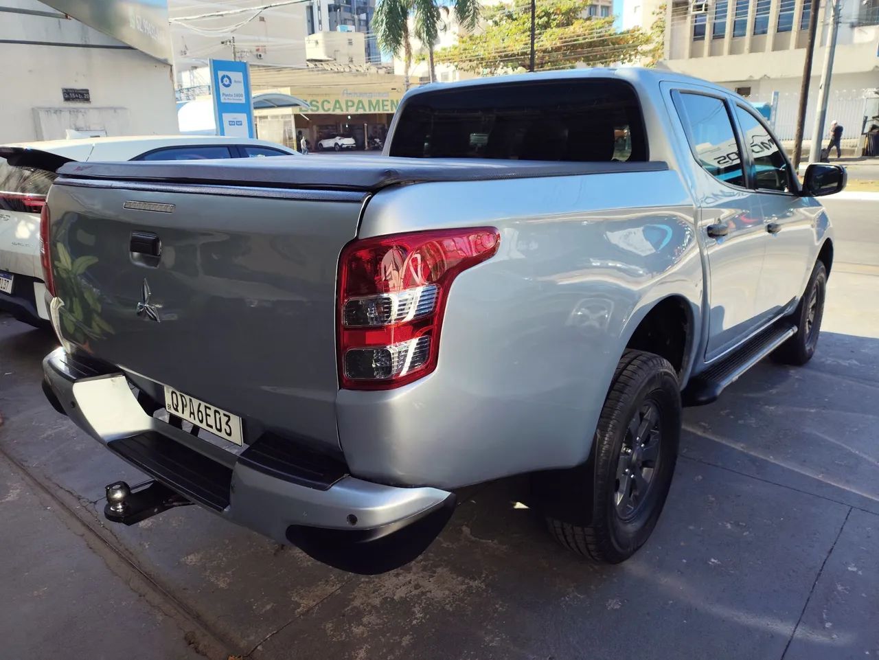 Mitsubishi L200 Triton Sport GLX 2.4 CD Diesel Mec. 2019 - Foto 4