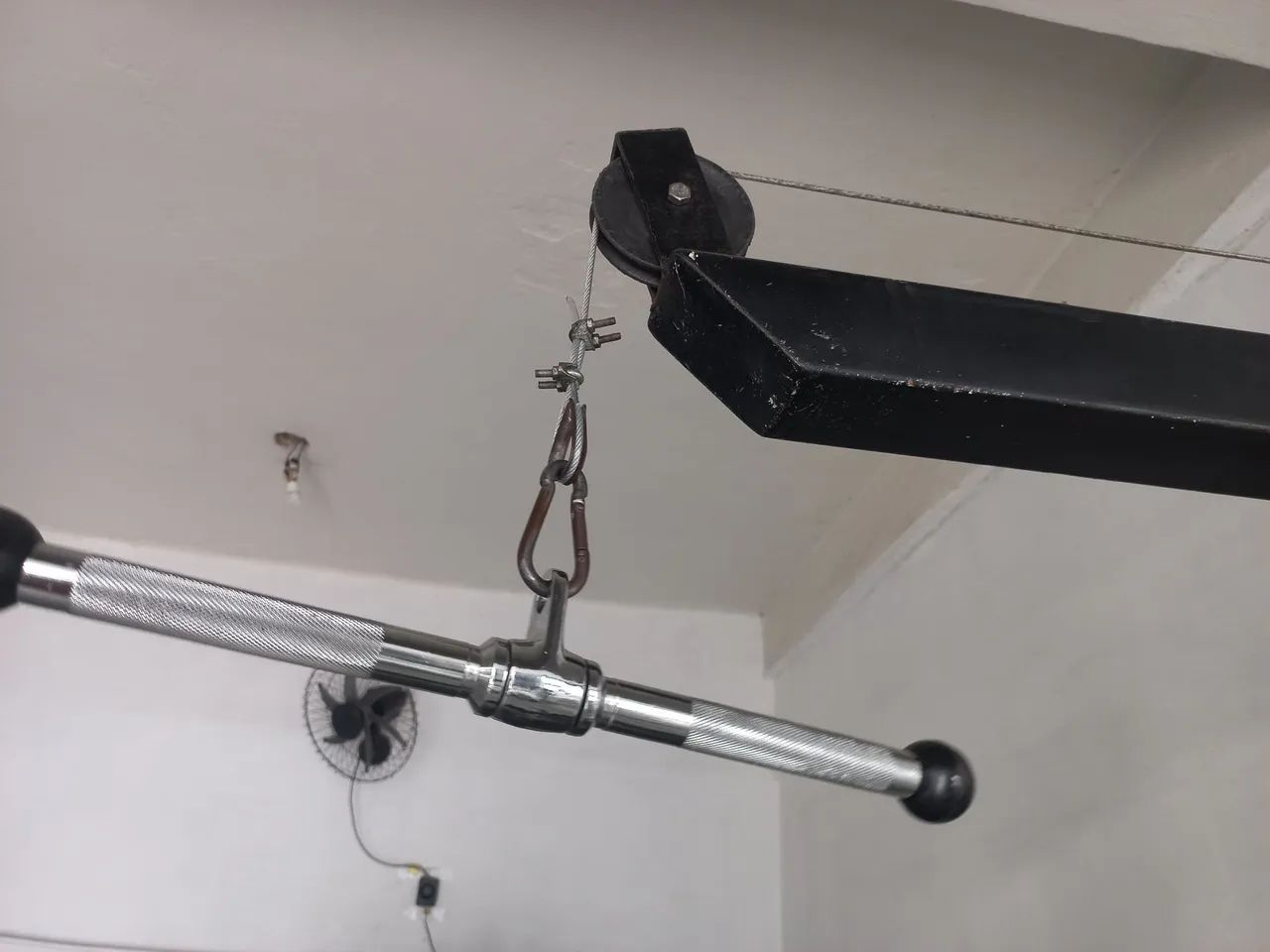 Barra reta maciça pra treino de bicps e tríceps  - Foto 2