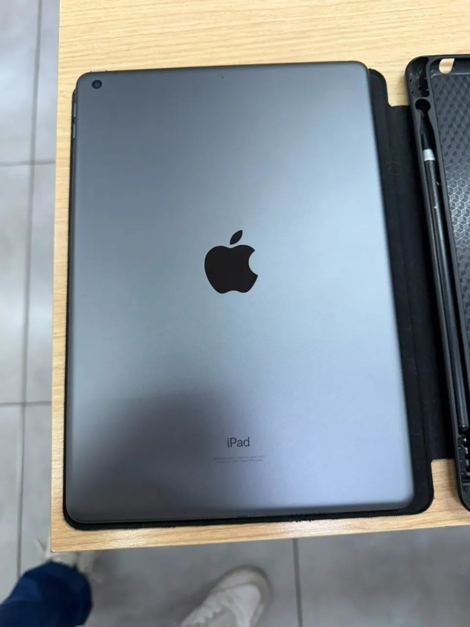 iPad 9ª Geração 64GB Completo com Caixa Sem Marcas de Uso + Capa + Caneta - Foto 2