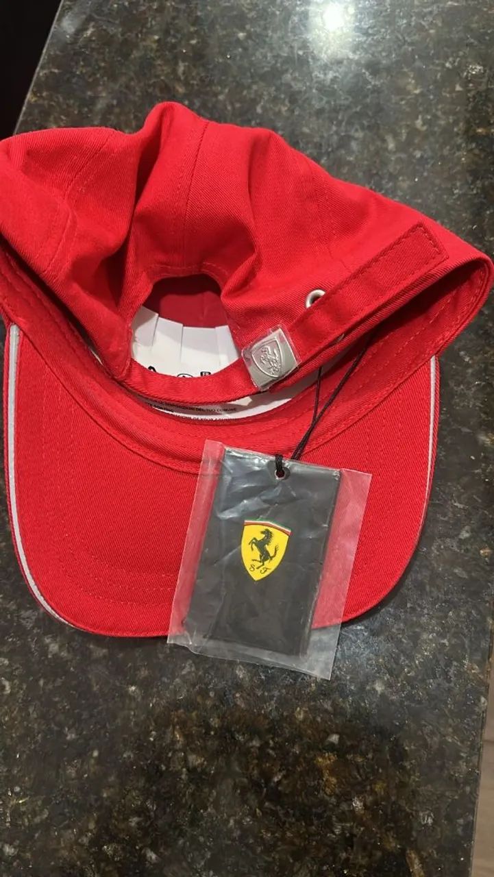 Boné Ferrari original autografado  - Foto 3