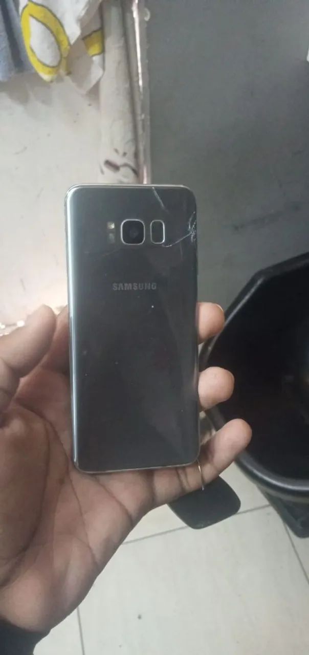 Vende-se s8 com a tela quebrada ou troco - Foto 2