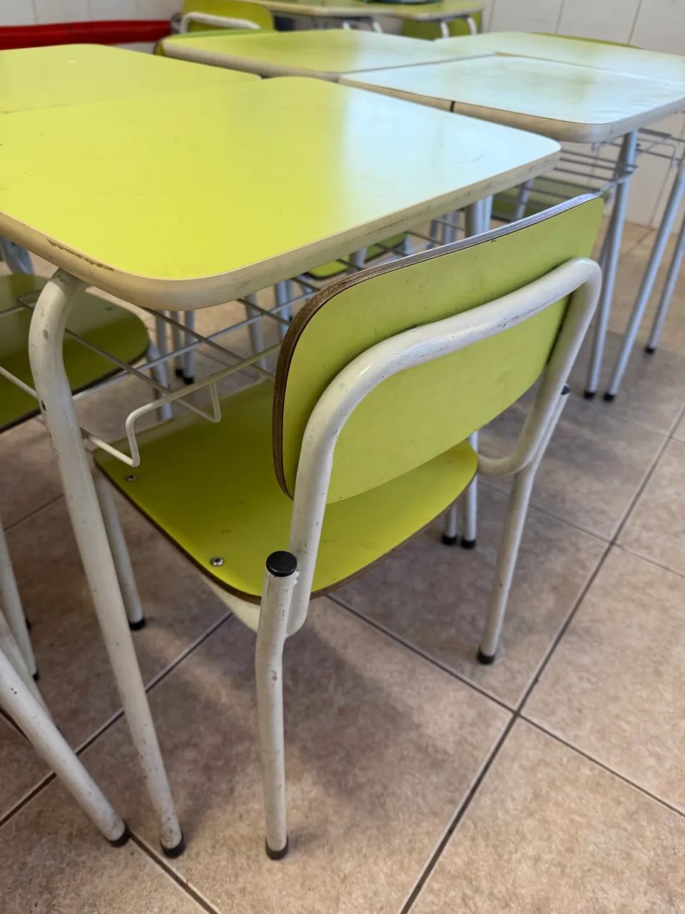 MESAS INFANTIS - IDEIAL PARA ESCOLA - Foto 2