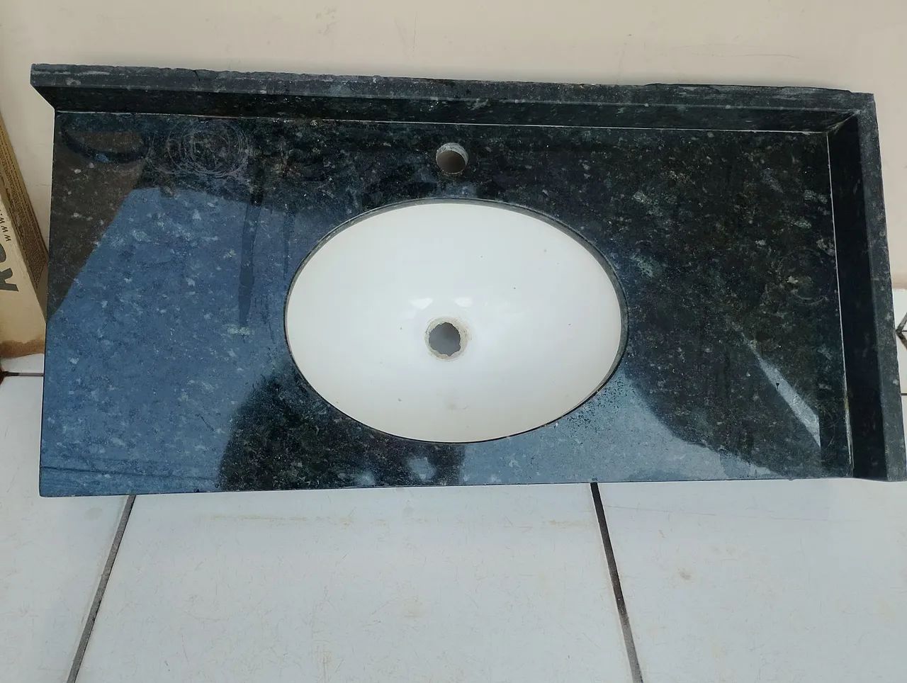 Vendo pia de mármore usada sem avaria,não faço entrega ZAP. *