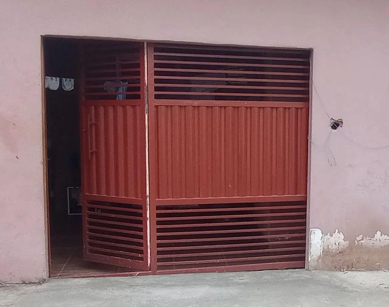 Galvanized gate with integrated main door