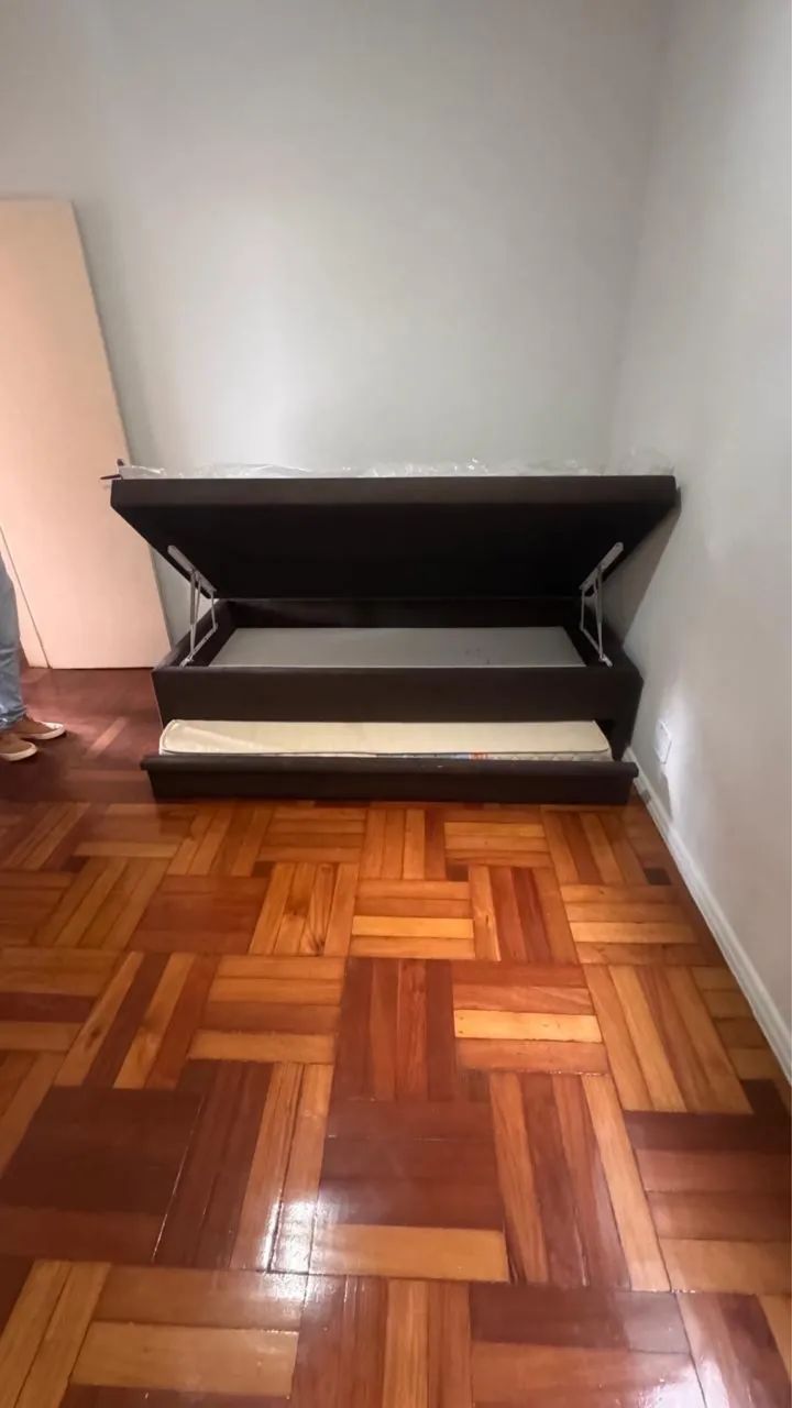 Cama box baú solteiro com cama auxiliar. 