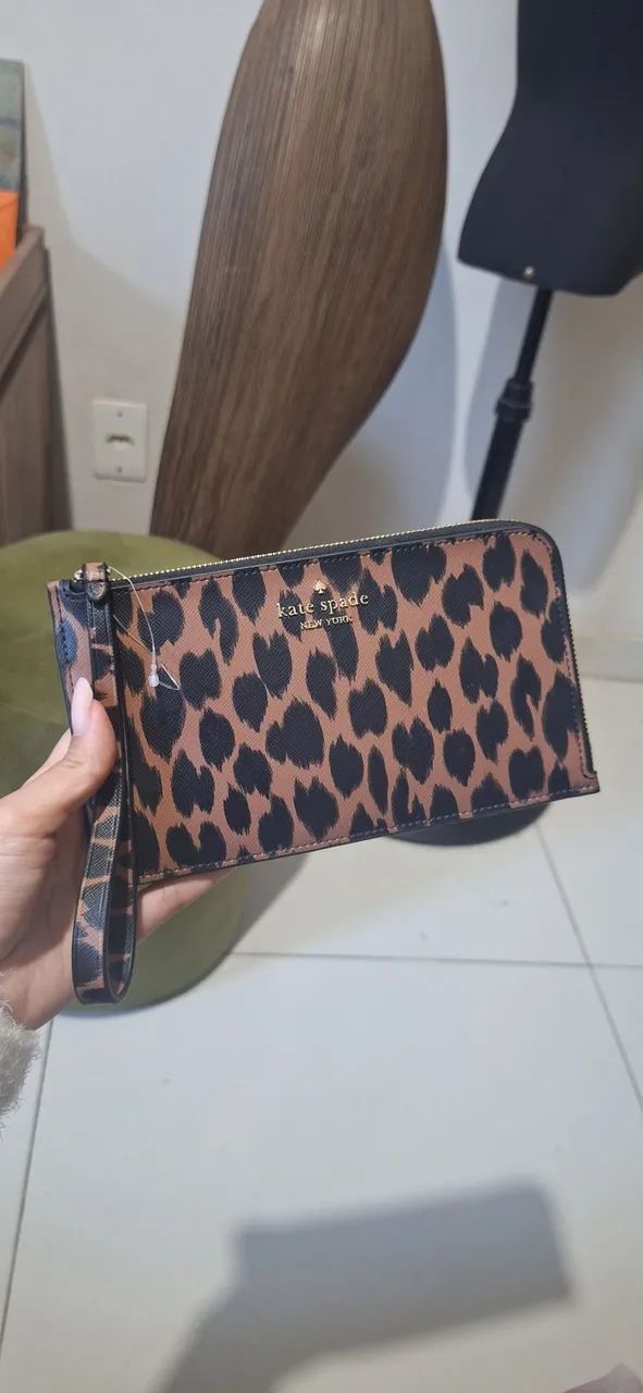 carteira kate spade oncinha