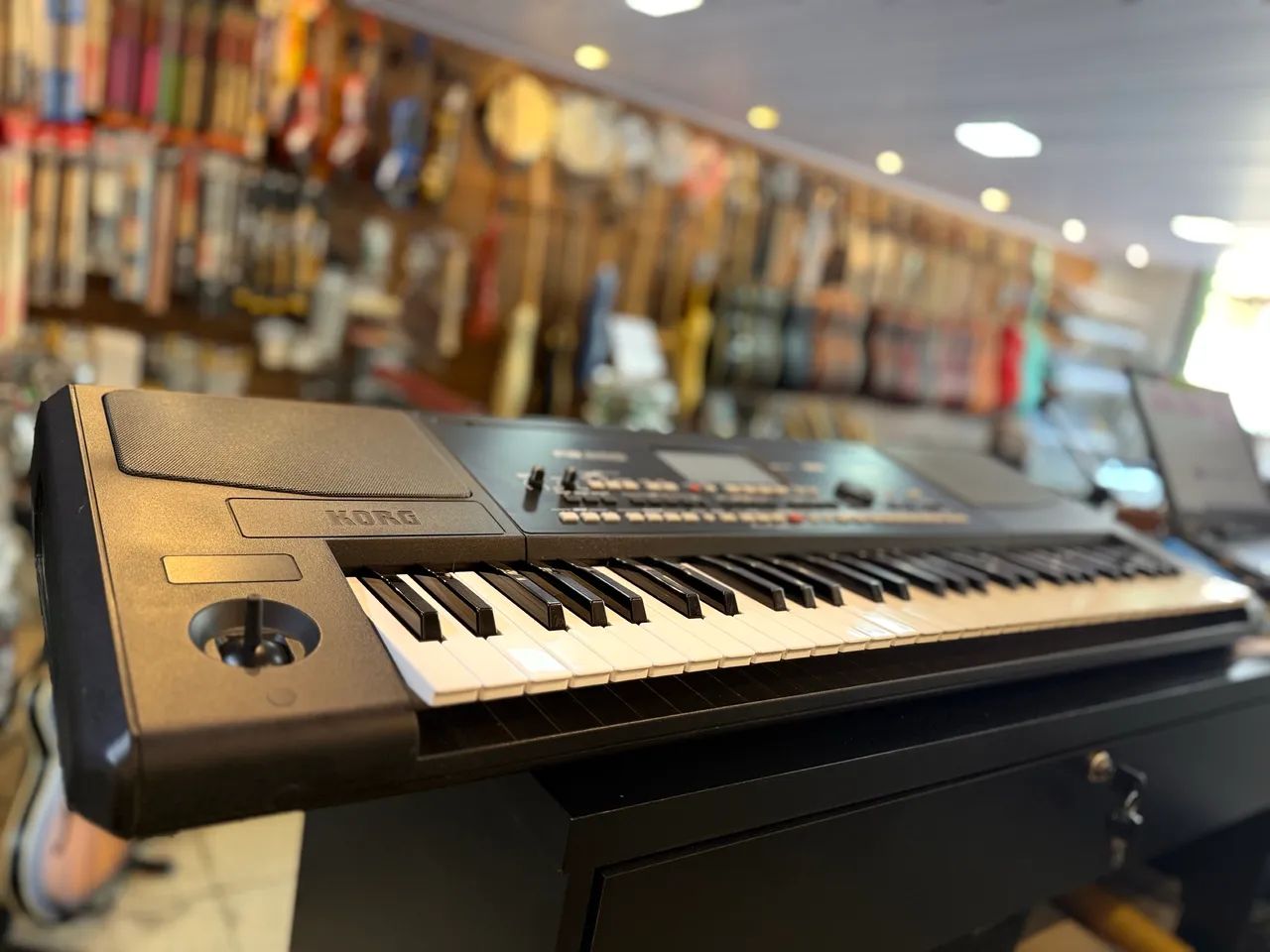 Teclado Korg Pa300