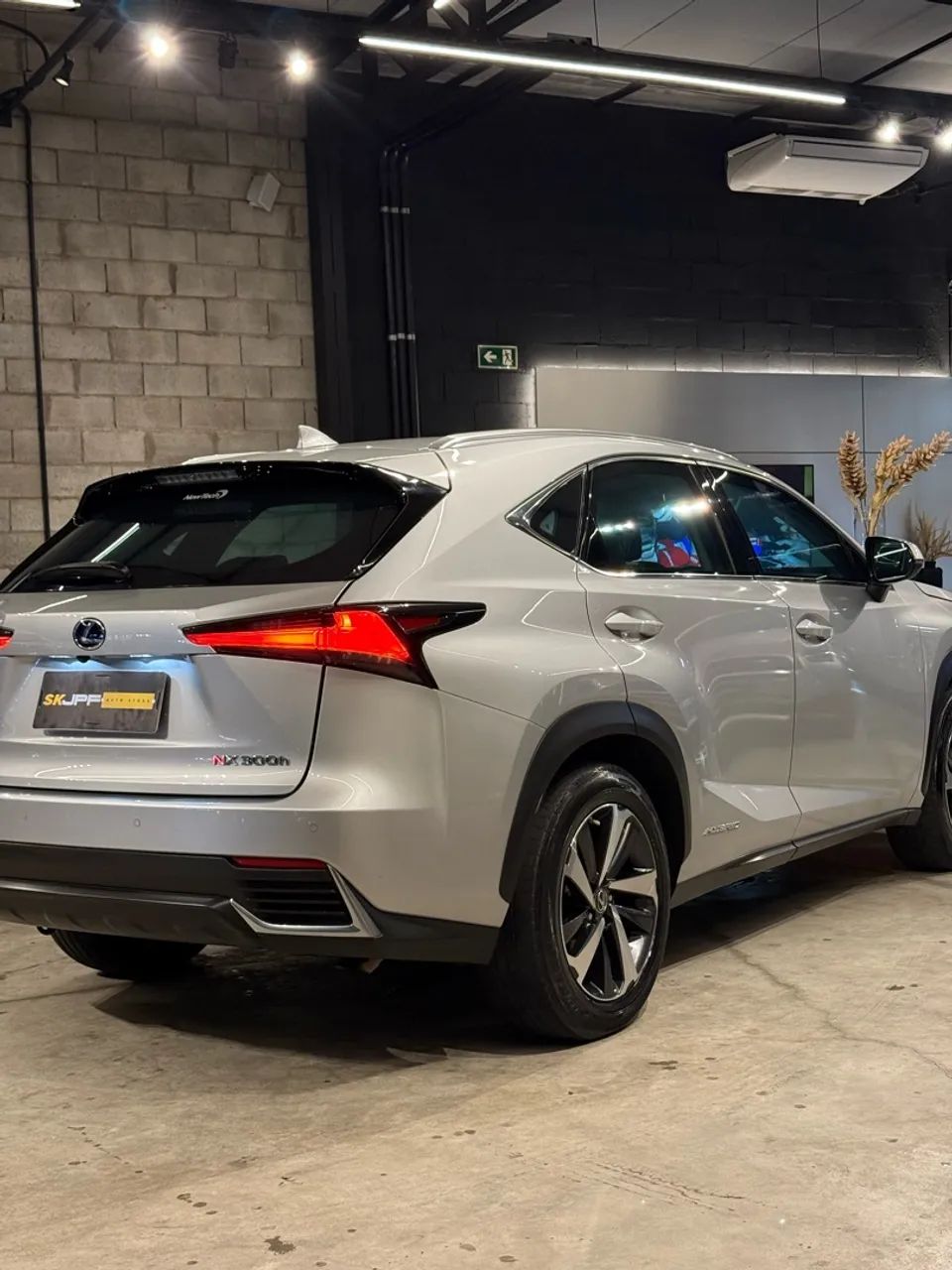 Lexus NX-300 H Luxury 2.5 16V Aut., foto 5 de 11