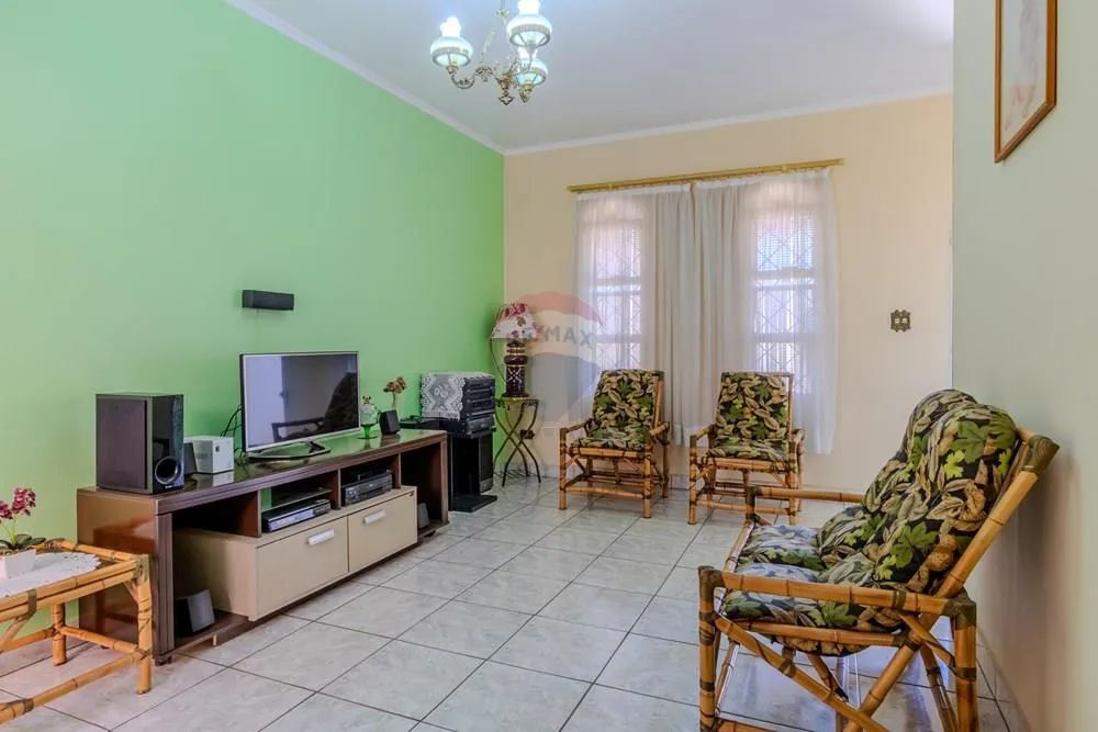 Ótima casa no Jardim Floridiana de 3 Quartos com Suíte!